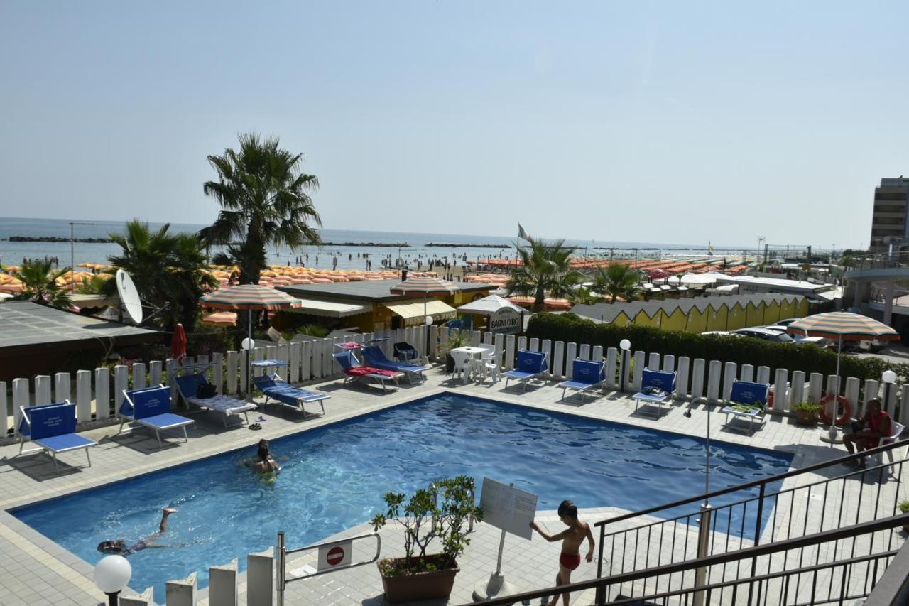 Astoria Hotel Pesaro Exterior photo