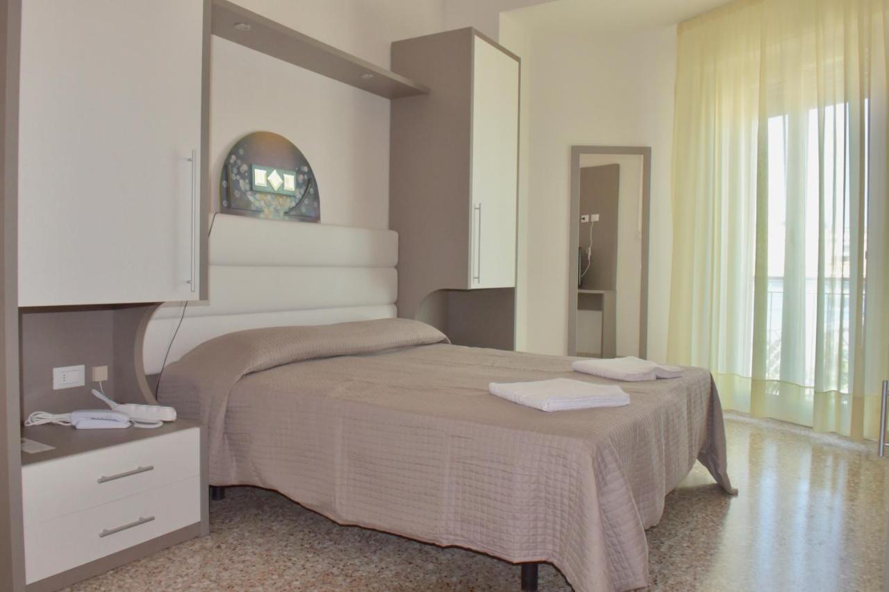 Astoria Hotel Pesaro Exterior photo