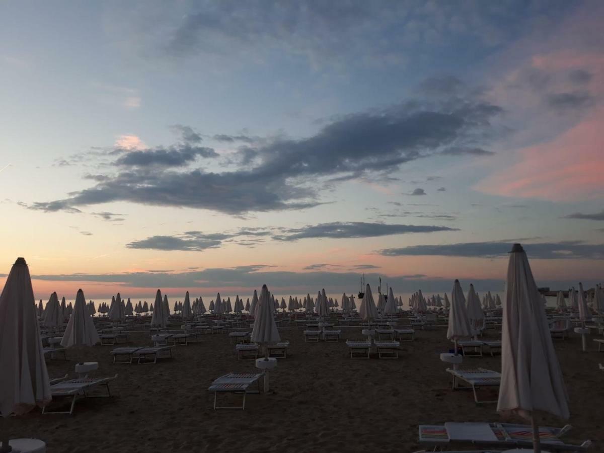 Astoria Hotel Pesaro Exterior photo